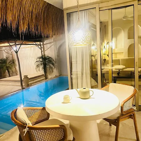 Piscine De Luxe